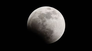 Blíží se další zatmění Měsíce. Kdy nastane a jak ho pozorovat?
